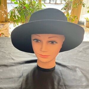 Chic Black Wool Felt Wide-Brim Hat